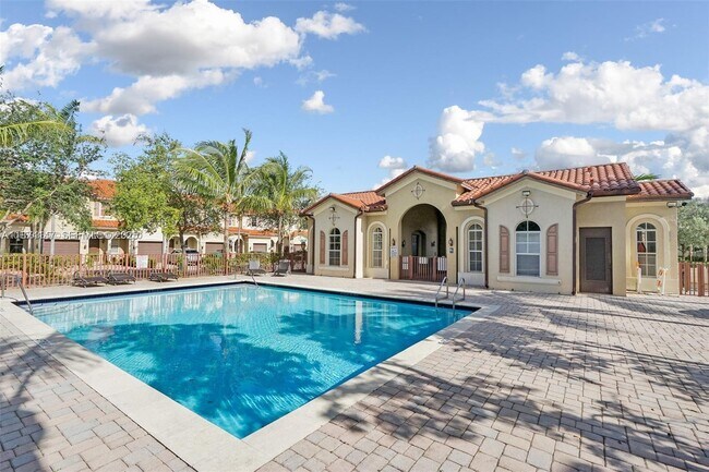 Building Photo - 1048 NE 208th St