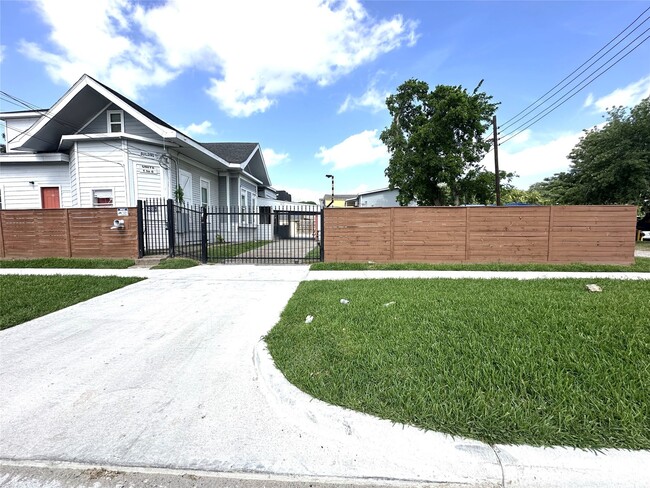 Building Photo - 120 79th St Rental