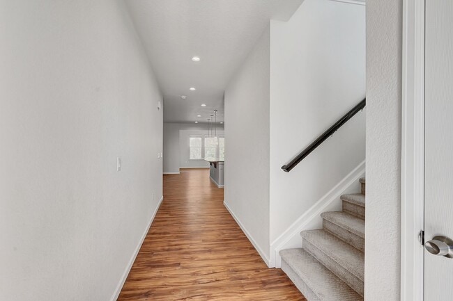 Photo - $3,250.00-Stunning 4-bedroom, 3.5 bathroom...