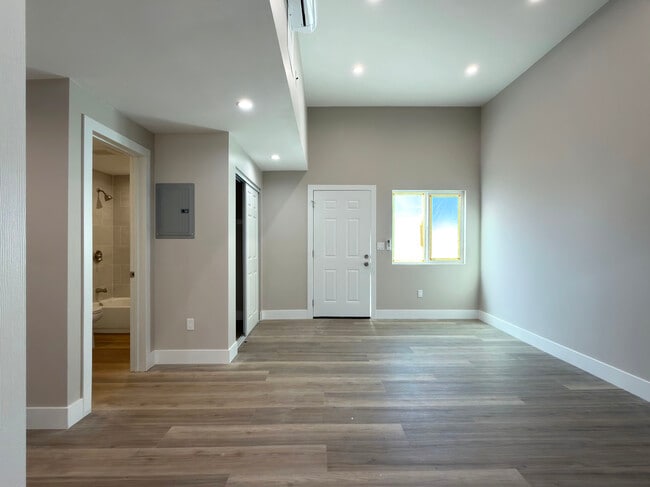 Photo - 1382 Molino Ave Unidad A