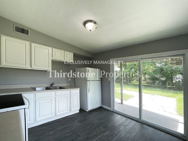 Photo - 2212 W 12th St