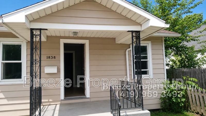 Photo - 1838 Duncan Rd
