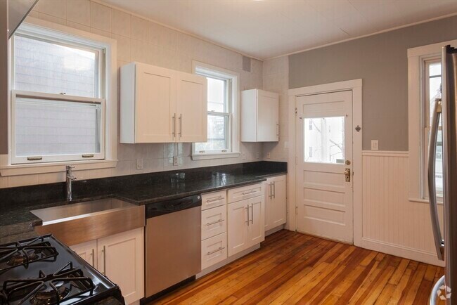 Building Photo - 38 Cherry St Unit 1 Rental