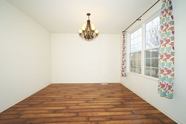 Photo - 4 Bedroom With Finished Basement in Westfield!