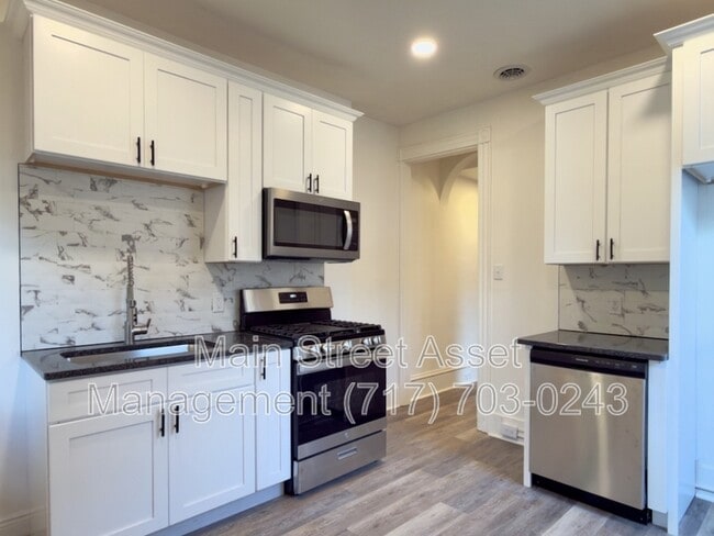 Building Photo - 15 S Ann St Unit 2