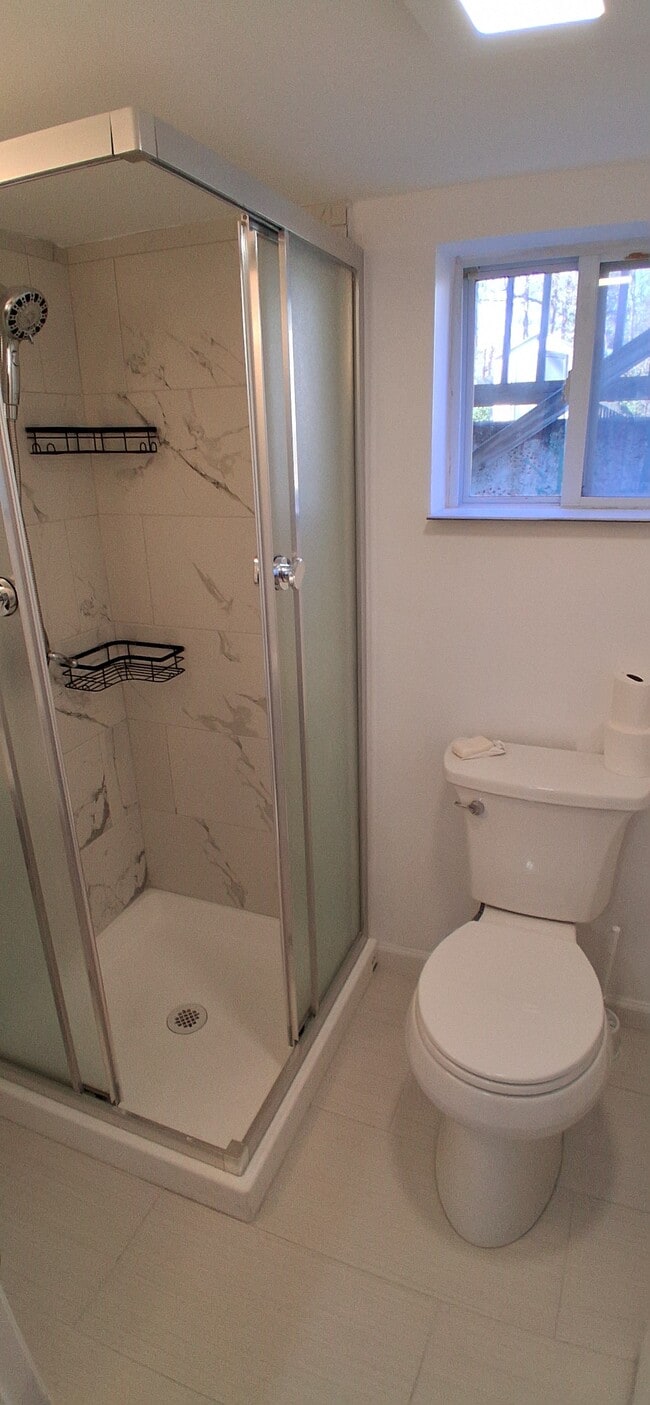 Photo - 28 Pineoaks Pl