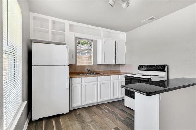 Photo - 6781 Half Main St