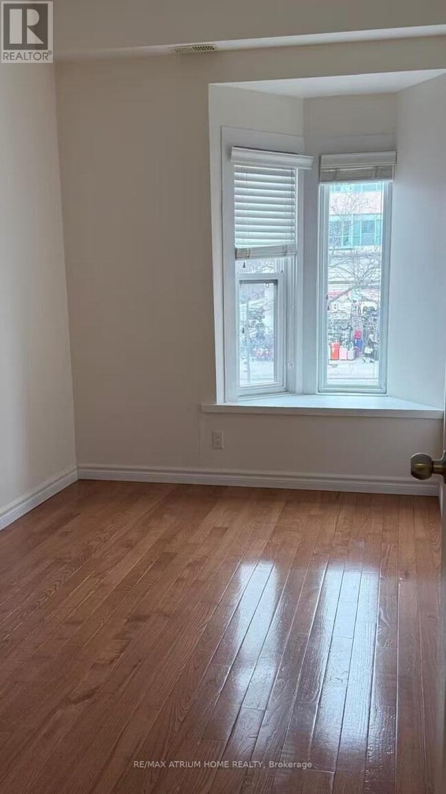 Photo - 413 Spadina Ave.