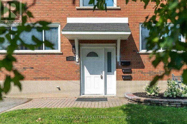 Photo - 896 Pinewood Crescent Unité 3