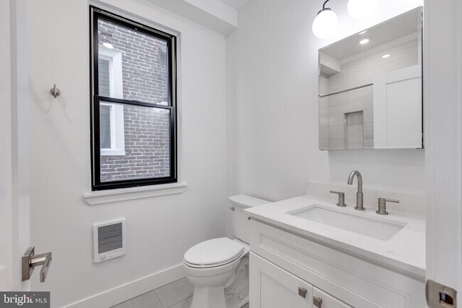 Photo - 178 W Seymour St