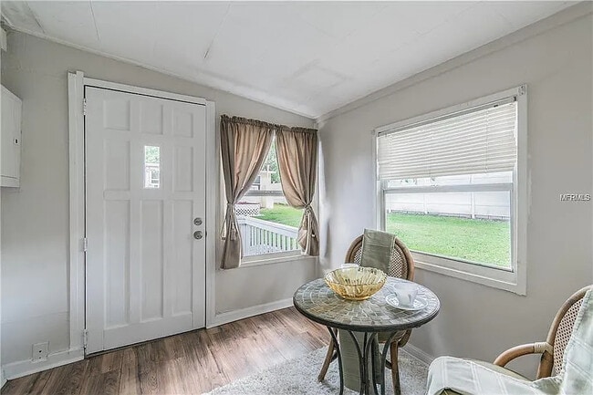 Photo - 228 W Jean St