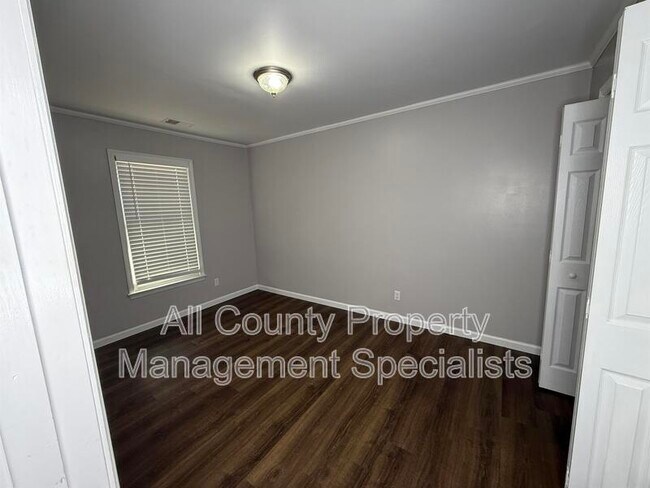 Photo - 1908 Greenoaks Rd