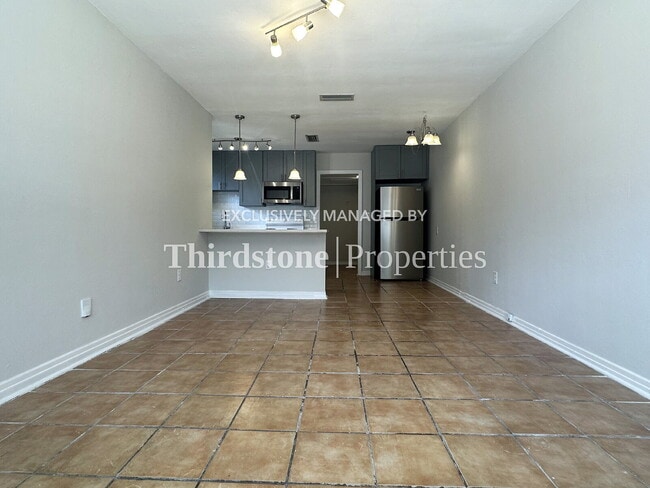 Photo - 2855 Lydia St