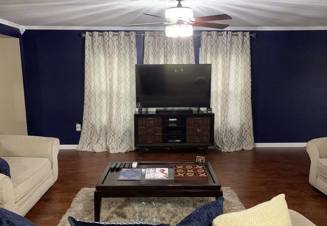 Photo - Luxurious 3 bedroom 2 bath home in the Hea...