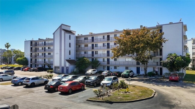 Photo - 8740 N Sherman Cir Unit 206