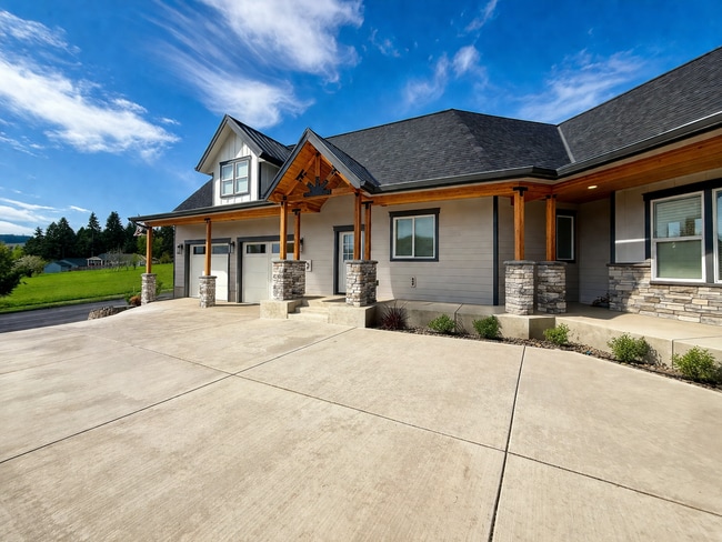 Photo - Elegant and Luxurious Cottage Grove Home