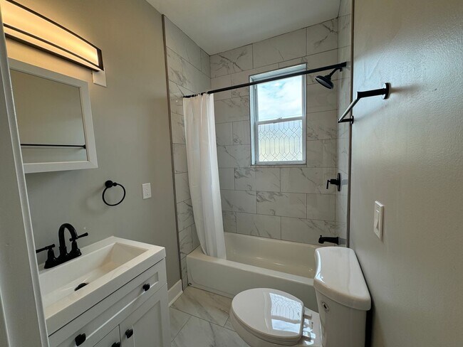 Photo - 1825 River Ave Unit Apt 2