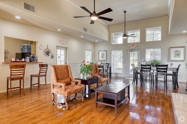 Casa club - The Whittington Apartments