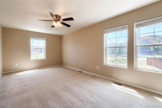 Gorgeous 4 bedroom in the highly sought af... - Gorgeous 4 bedroom in the highly sought af... Casa