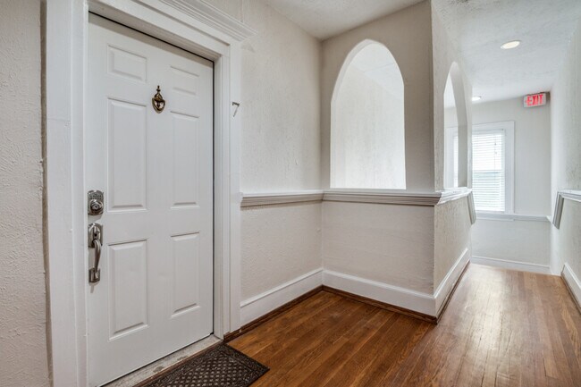 Photo - 5211 Worth St