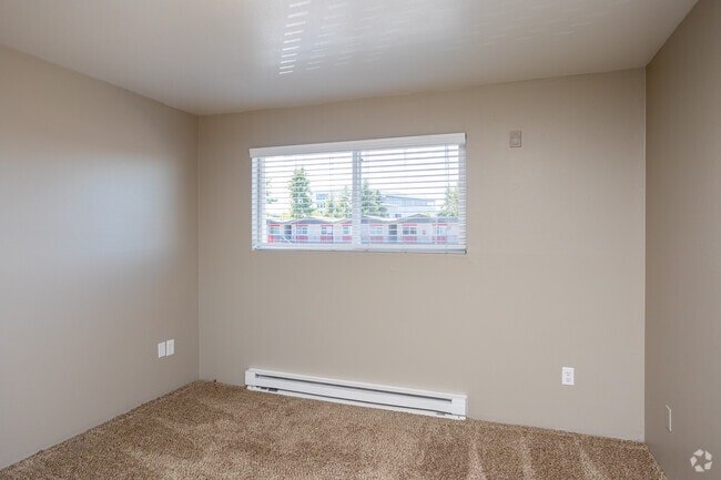 2BR, 1BA - 976 SF