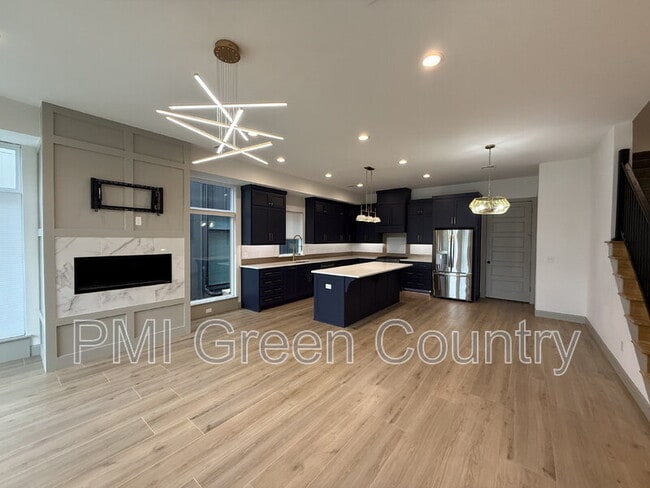 Photo - 130 E Elgin St