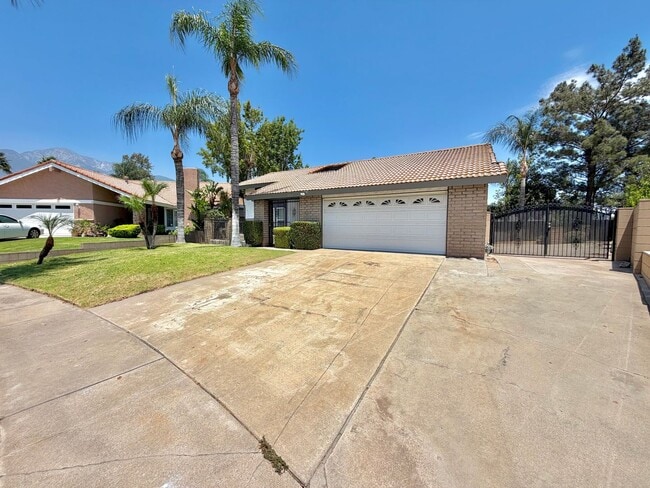 Photo - Spacious 4 Bedroom Home available In Alta Loma!