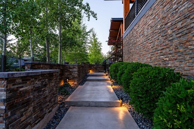 Photo - Stunning Mountain Home
