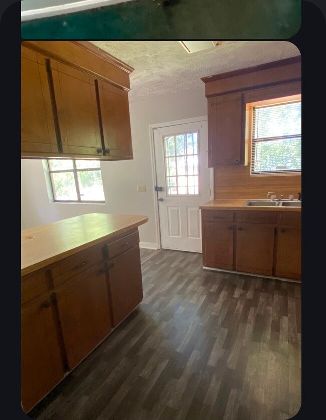 Photo - 729 Butler St