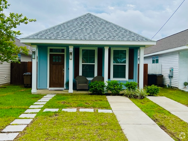 Building Photo - 2071 W Romana St Rental