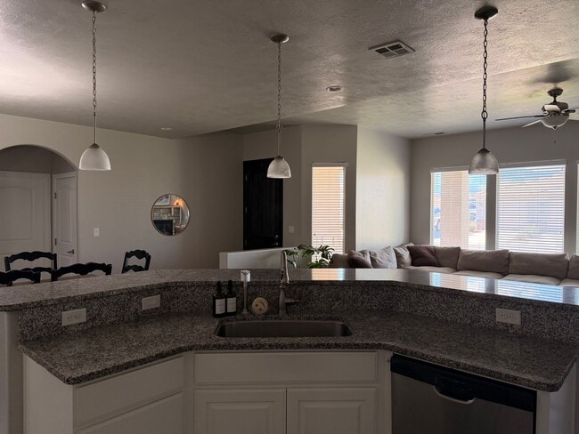Photo - Beautiful Sky Ridge Home