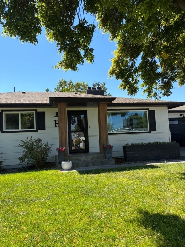 Photo - 3060 Vickie Ln