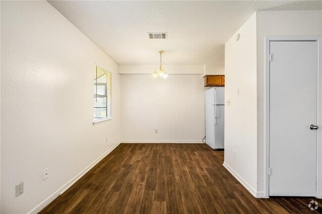 Building Photo - 200 Concho St Unit D Rental