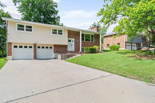 Photo - 1305 Jake Ln