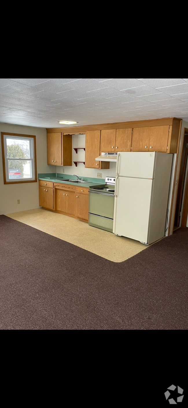 Building Photo - 134 W Maple St Rental