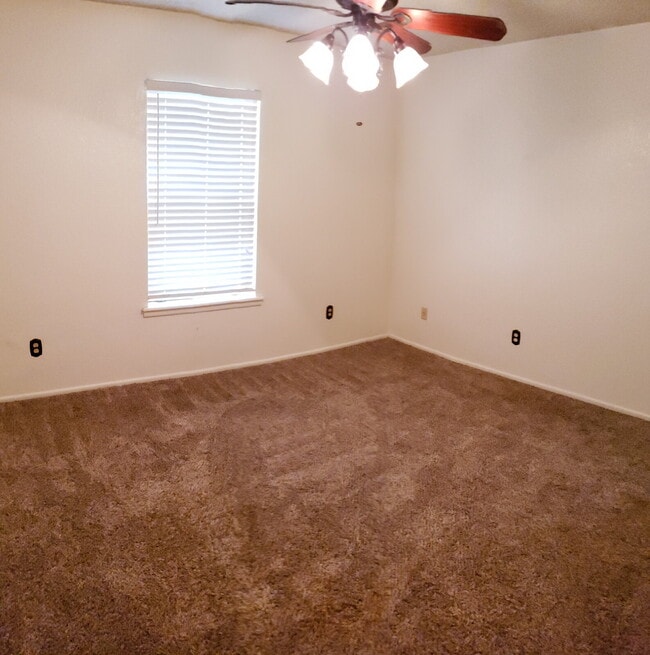 Photo - Location Location. 3/2/2 Adorable Home