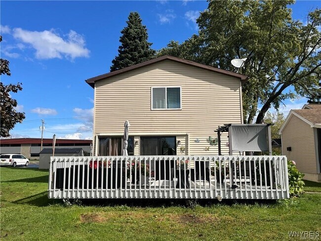 Photo - 3279 Clinton St