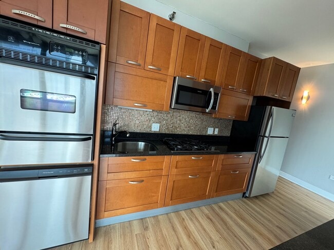 Photo - 320 N Desplaines St