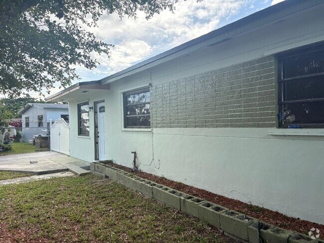 Building Photo - 10791 SW 221st St Rd Rental