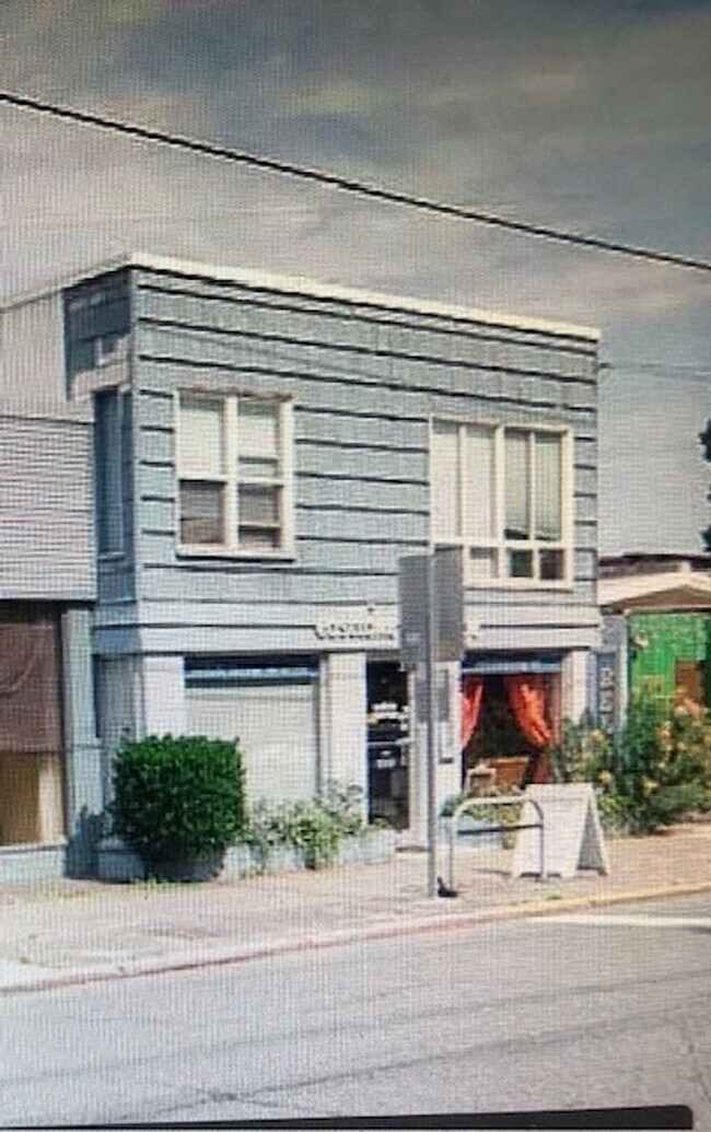 Building Photo - 3105 1/2-3105 Eastlake Ave E Unit 01 - 3105 Rental