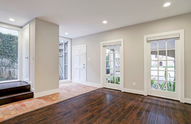 Building Photo - 2328 Wroxton Rd Unit A