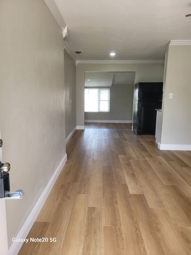 Photo - FOR RENT!!! SIMPLY STUNNING  3 BEDROOM 2 B...