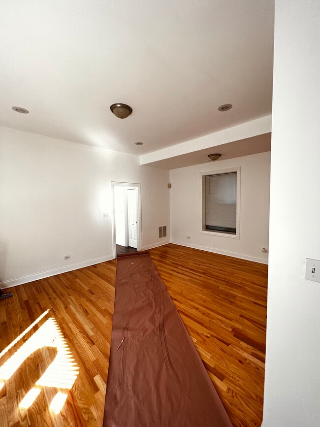 Building Photo - 5172 S Michigan Ave Unit 1 Rental