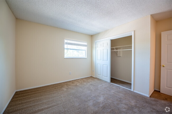 2BR, 2BA - 950SF - Bedroom