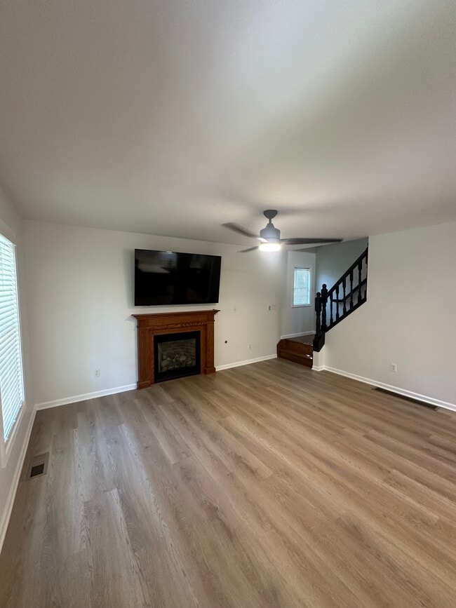 Photo - 325 W 15th St