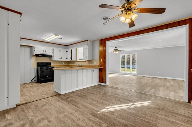 Photo - Renovated 4 Bedroom 2 Bath Home with Shop for Rent!