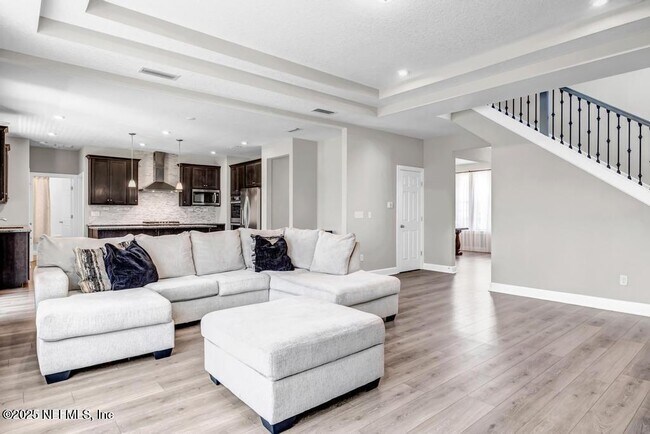 Photo - 23 Catesby Ln