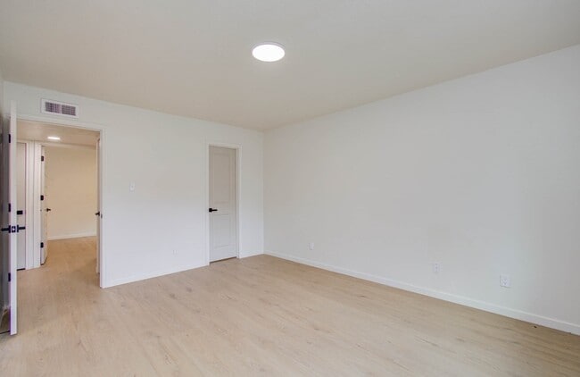 Building Photo - 6903 Blue Ridge Dr