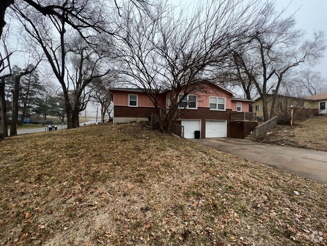 Building Photo - Great Duplex with 2+ bed/1 bath/1 Car gara... Rental