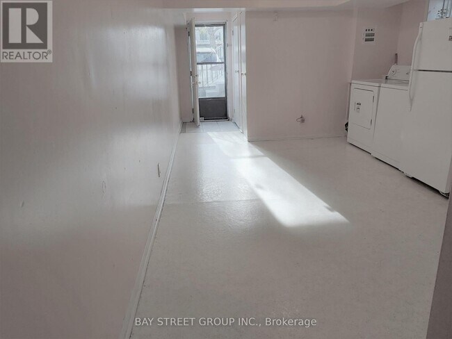 Photo - 72 Parkdene Ct